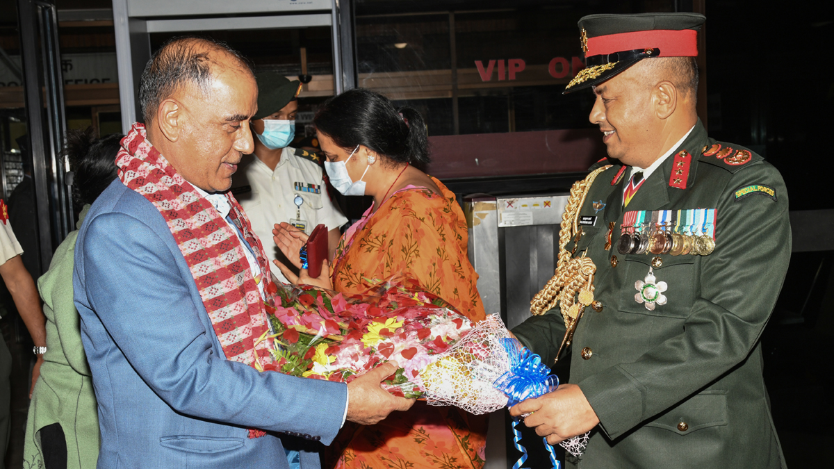 सेना प्रमुखहरूको सम्मेलनमा भाग लिएर प्रधानसेनापति शर्मा स्वदेश फिर्ता