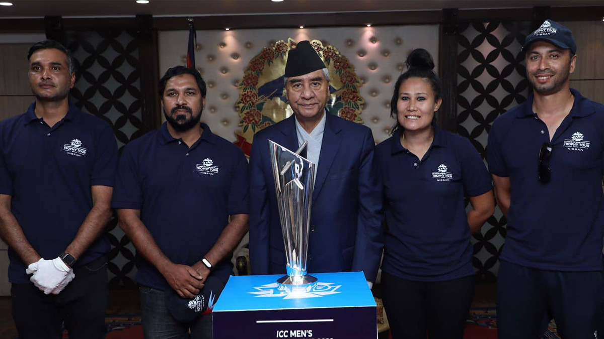 टी–२० विश्वकप क्रिकेटको ट्रफी पहिलो पटक नेपालमा, प्रधानमन्त्रीले गरे अवलोकन