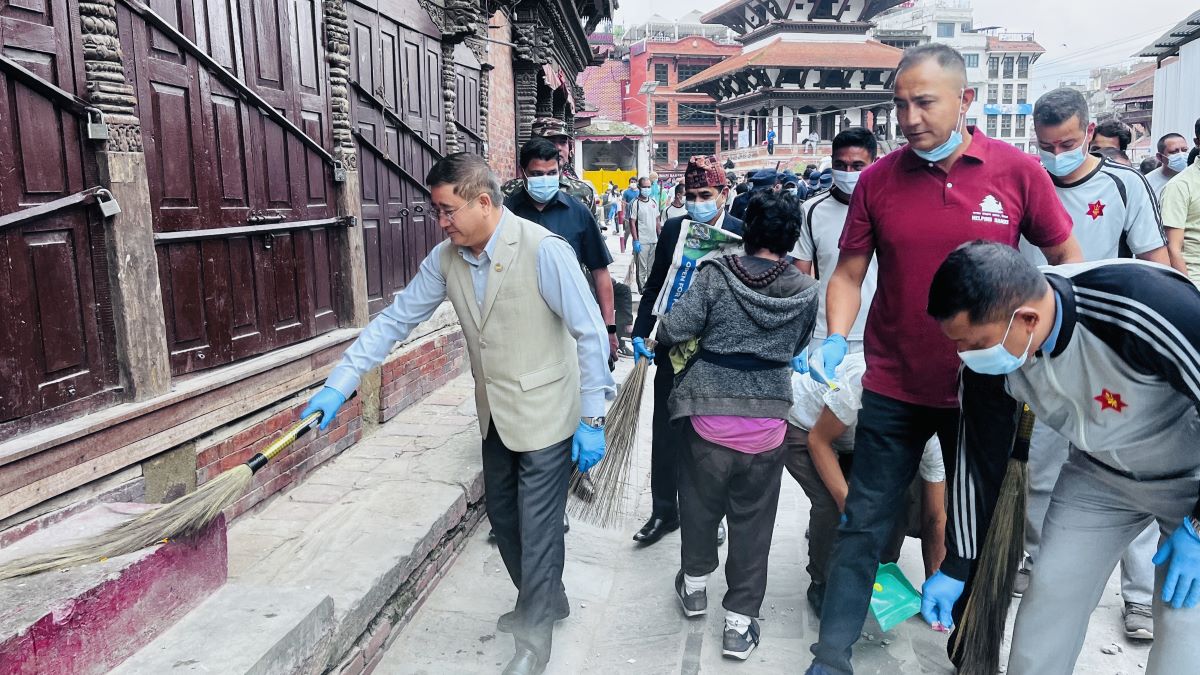 पर्यटकीय स्थलमा विशेष सरसफाई अभियानको सुरुवात 