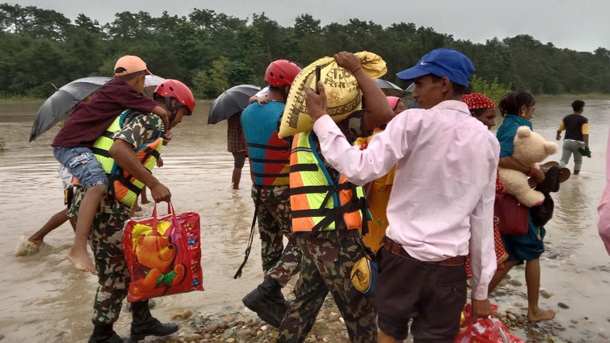 बाढी-पहिराे प्रभावितको उद्धारमा जुट्यो नेपाली सेना