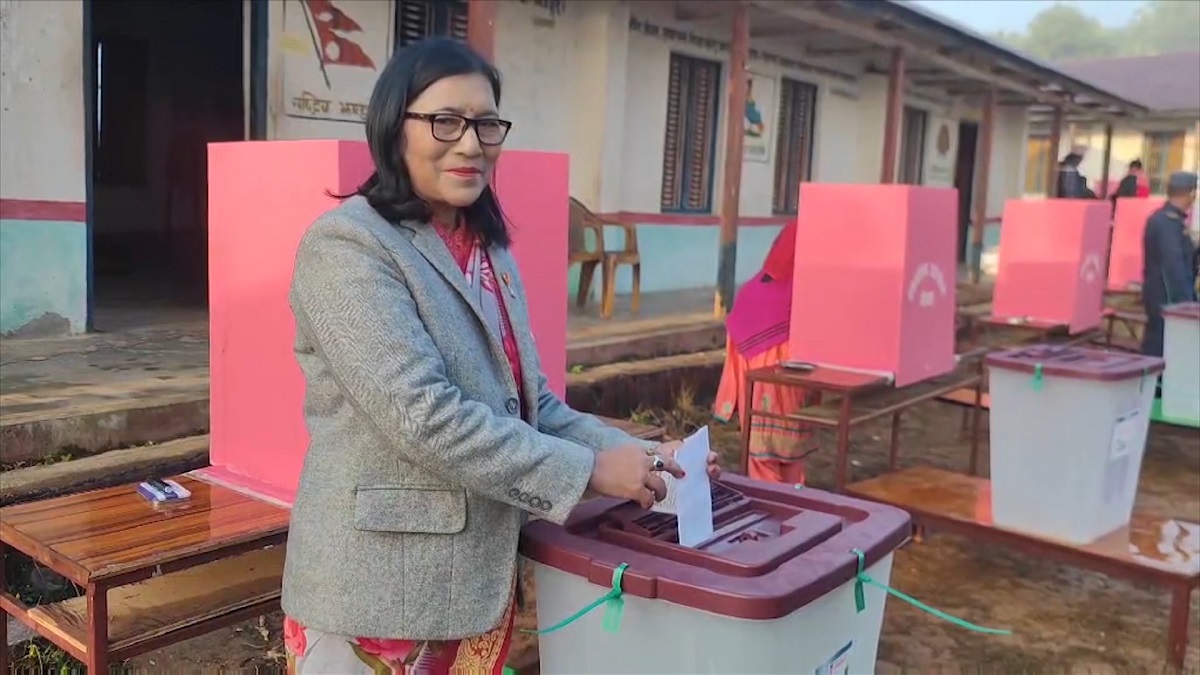 कसैको त्रासमा नपरी मतदान गर्न निर्वाचन आयुक्त डा. तुलाधरको आग्रह