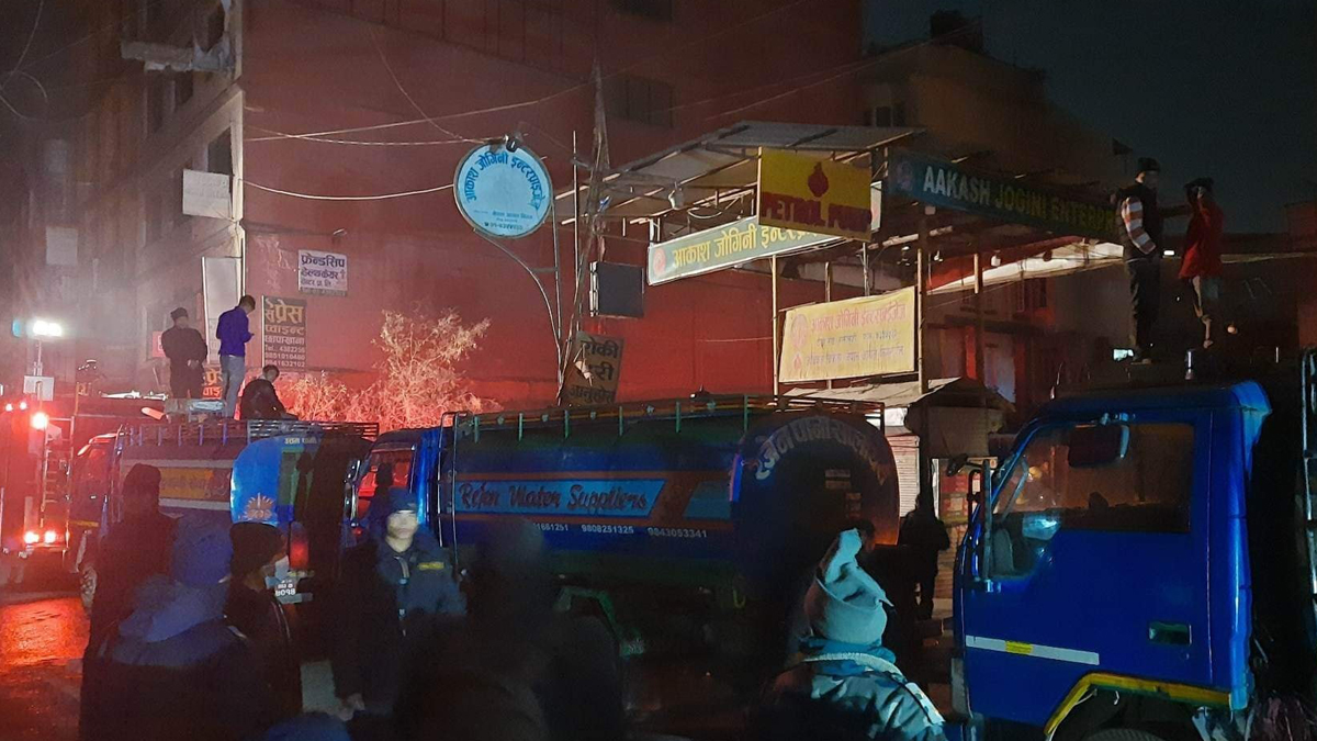 काठमाडौंको सामाखुशीमा आगलागी, चार पसल पूर्ण रूपमा जले, ३० लाखको क्षति