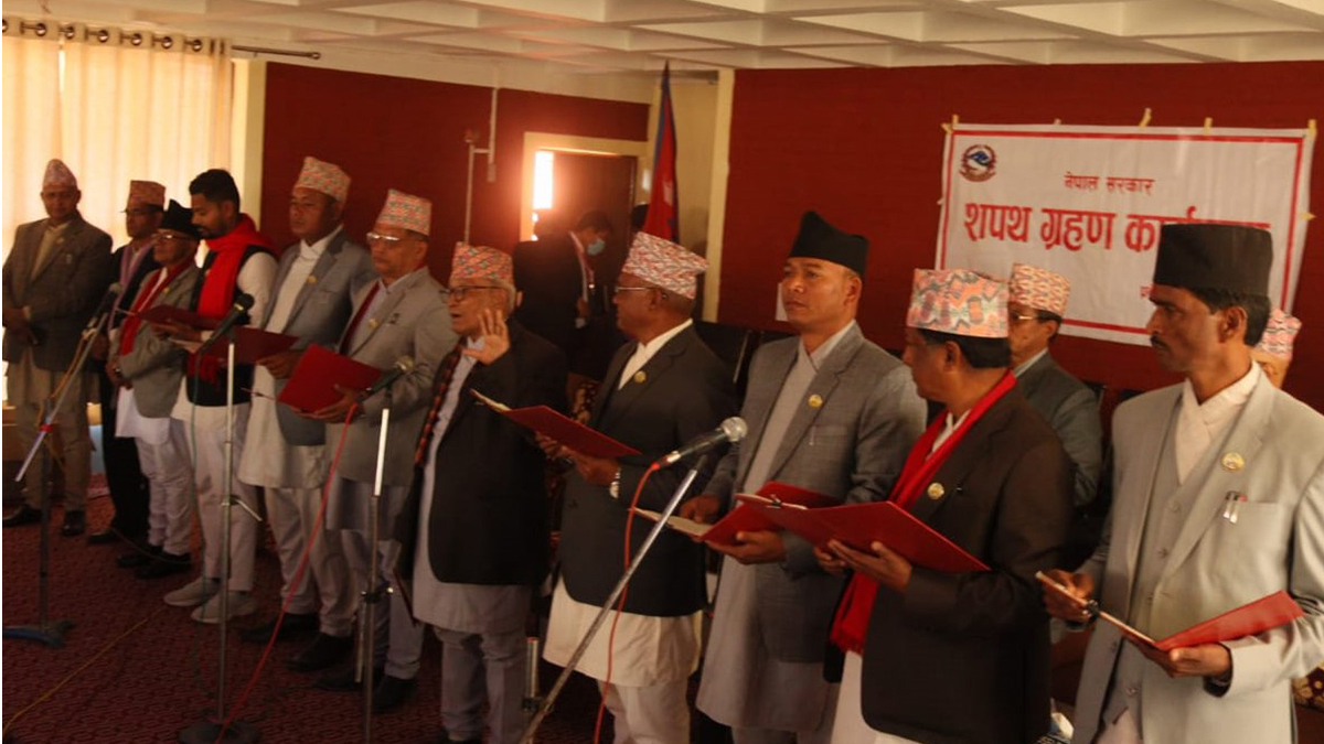 लुम्बिनी प्रदेश सरकारका नवनियुक्त मन्त्रीहरूले लिए शपथ