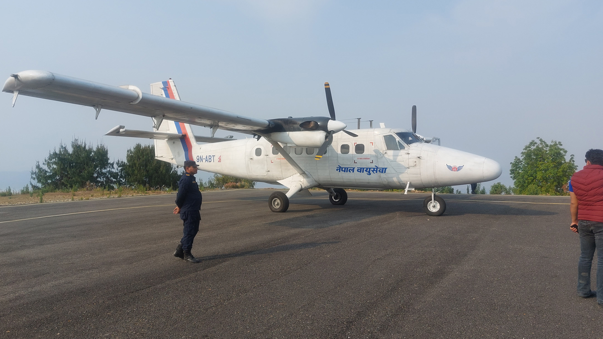 रेसुंगा विमानस्थलमा नेपाल एयरलाइन्सको जहाज सफल अवतरण