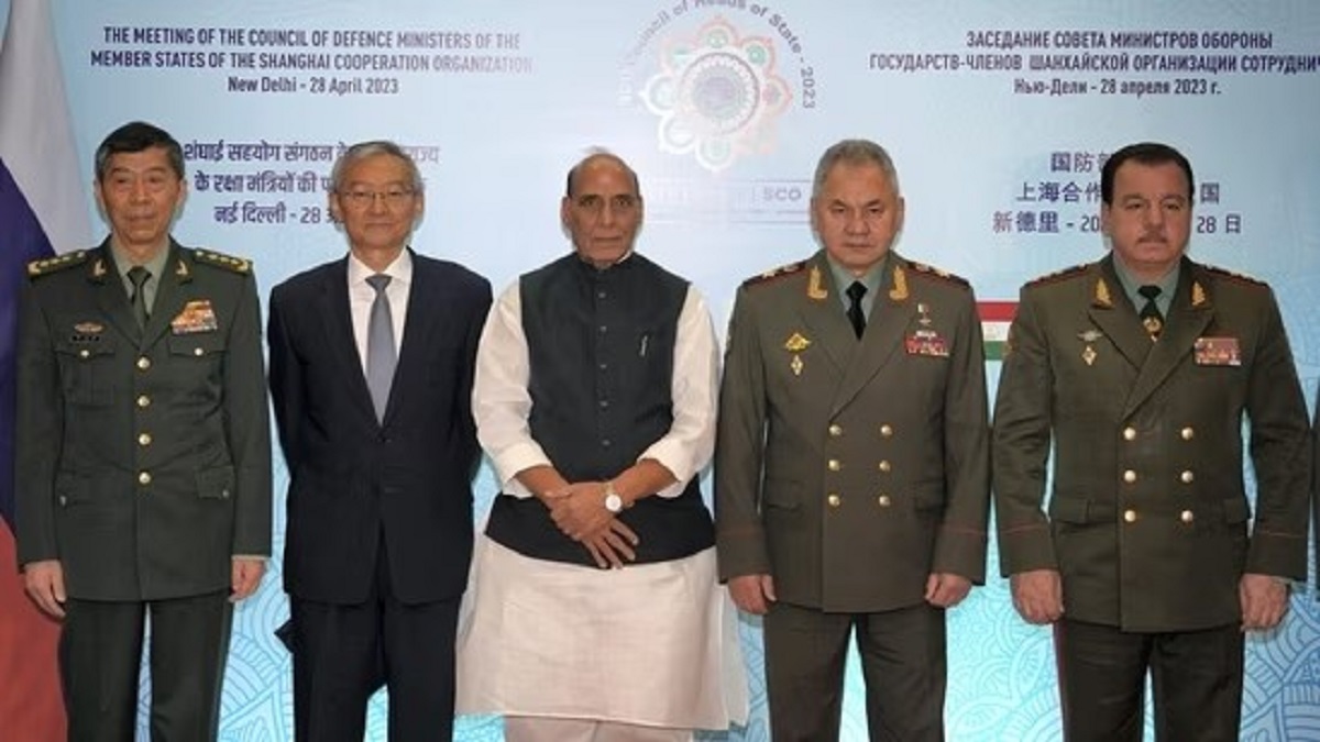 नयाँदिल्लीमा एससीओ बैठक : भारत र चीनका रक्षामन्त्रीले मिलाएनन् हात