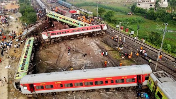 भारतको ओडिशामा भएको रेल दुर्घटनामा मृत्यु हुनेको संख्या ३०० नजिक, १००० बढी घाइते