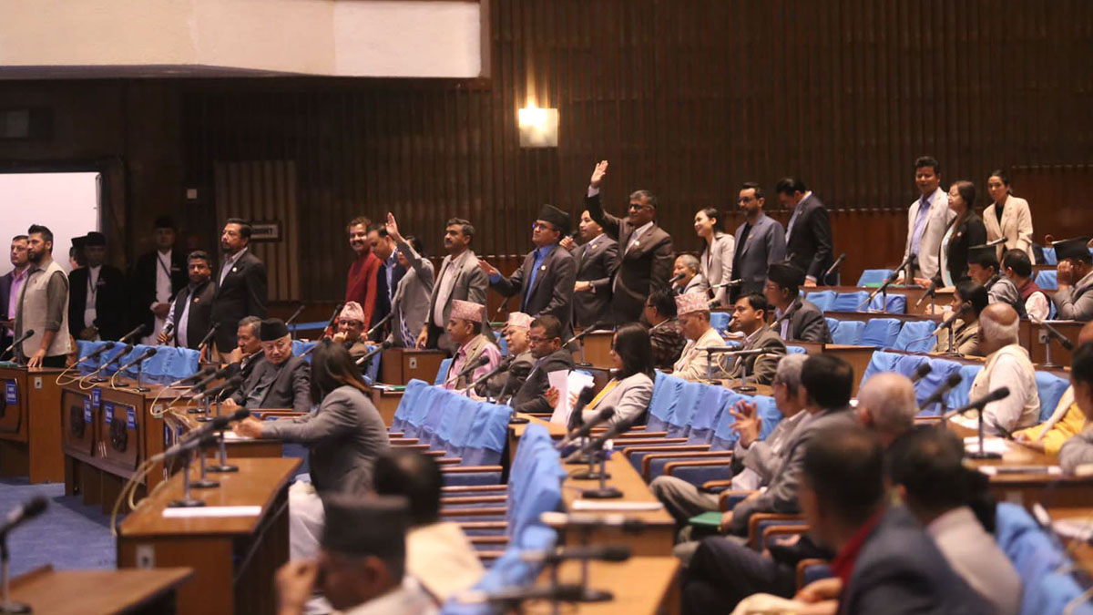संसदमा एमाले र रास्वपाकाे अवराेध, बैठक १५ मिनेटका लागि स्थगित