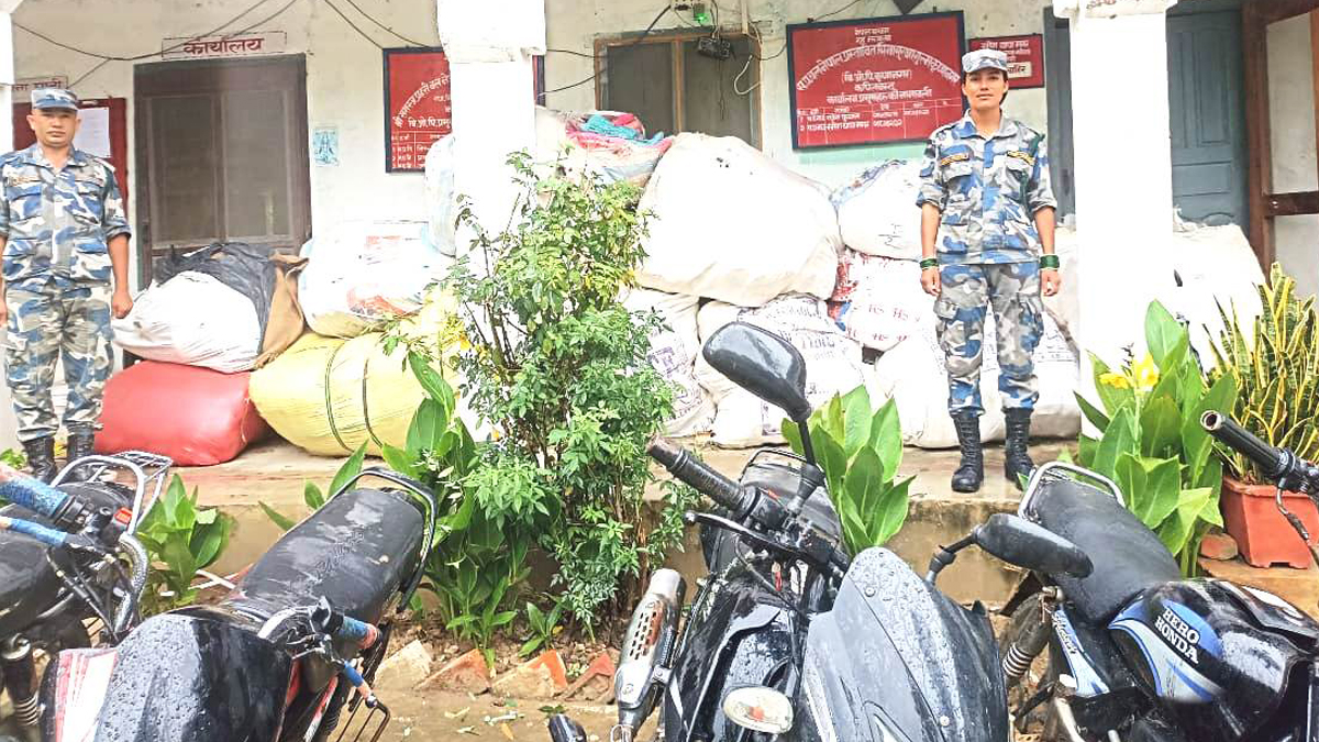 सशस्त्र प्रहरीद्वारा कपिलवस्तुमा ३७ लाख बढीको अवैध लत्ताकपडा बरामद