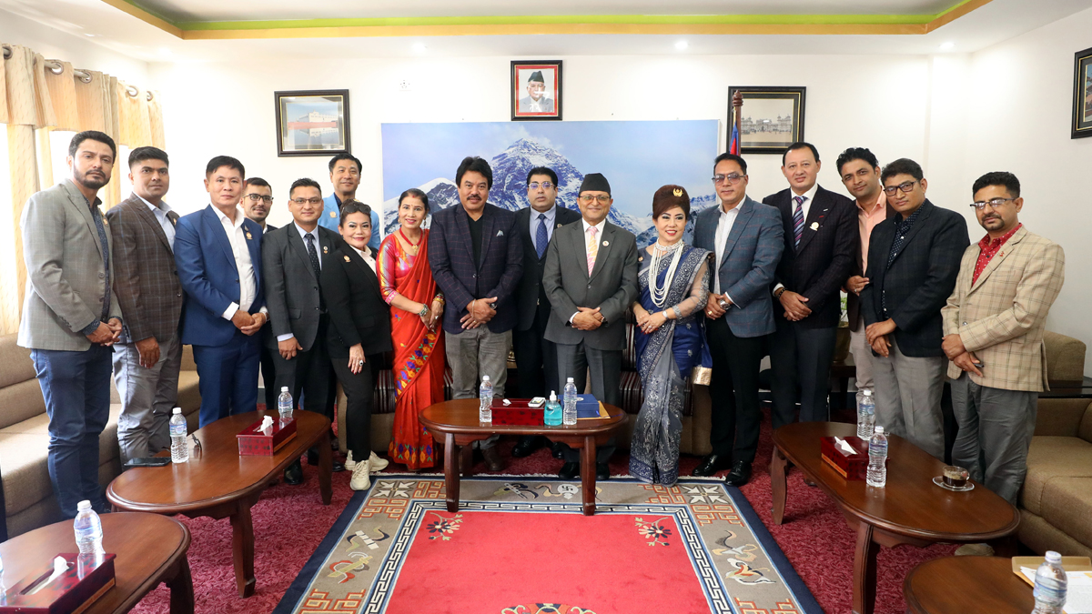 राष्ट्रियसभा अध्यक्ष तिमिल्सिनासँग थाई नेपाली संघका पदाधिकारीको भेट