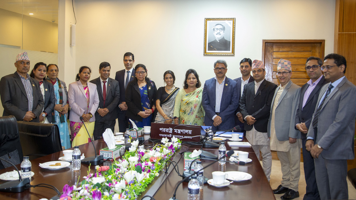 बंगलादेश भ्रमणमा रहेकाे नेपाली संसदीय प्रतिनिधिमण्डल उच्चस्तरीय भेटवार्तामा व्यस्त