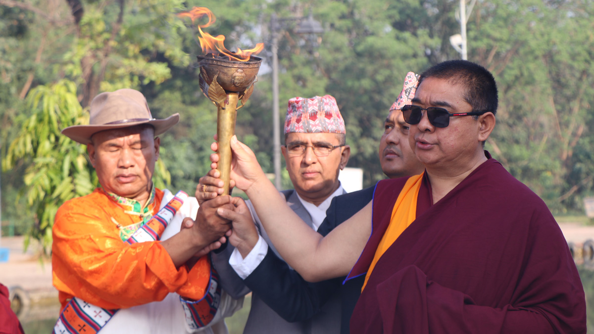 लुम्बिनीबाट सगरमाथा आधारशिविर लगियो शान्ति दीप