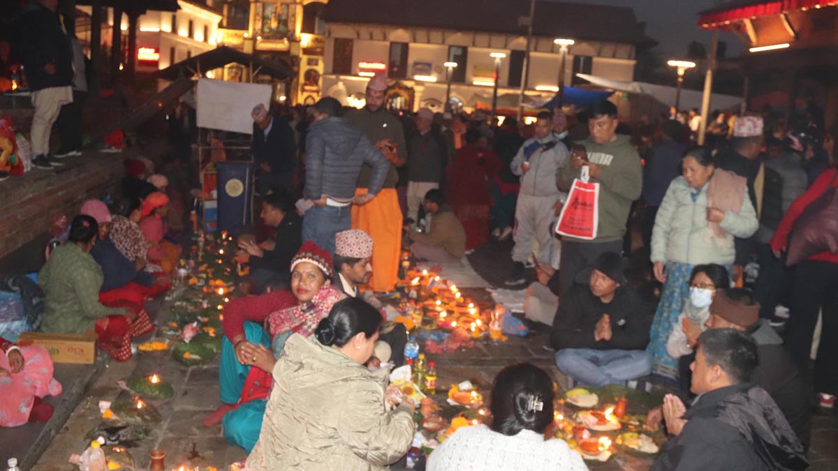 पितृको सद्गतिका लागि महादीपदान गर्न पाशुपत क्षेत्रमा लाखौं भक्तजन