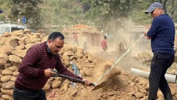 भूकम्प प्रभावित क्षेत्रमा आवास निर्माणका लागि खटिए नैनसिंह महर