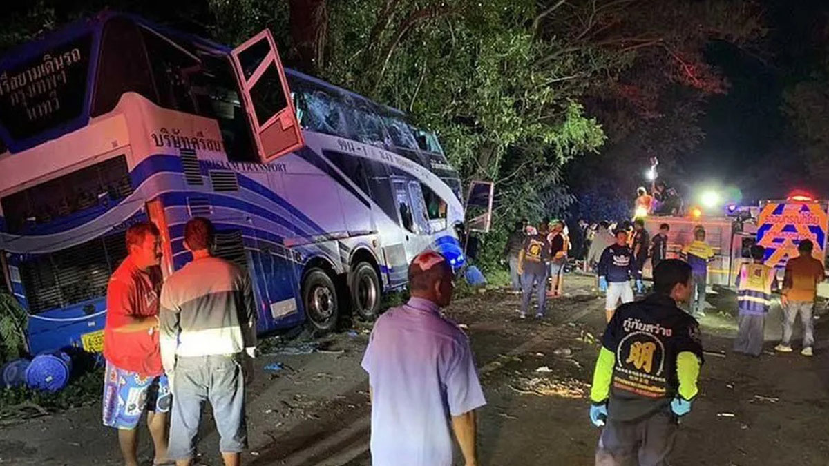 थाइल्याण्डमा रूखमा ठोक्किएर बस दुर्घटना, १४ जनाको मृत्यु, ३२ घाइते