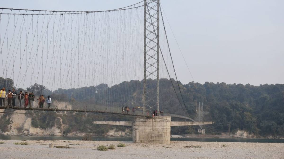 प्रसिद्ध धार्मिकस्थल वाल्मीकि आश्रम जोड्ने पुल सञ्चालनमा ढिलाइ