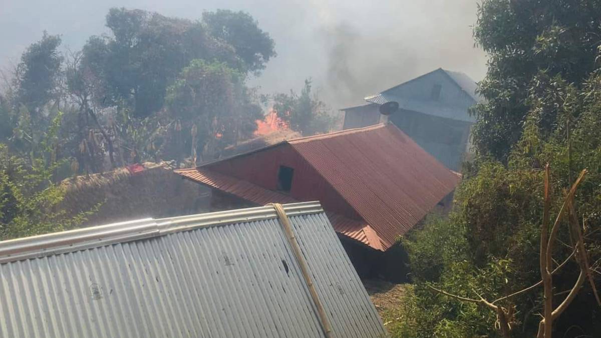 भोजपुरको टक्सारमा आगलागी हुँदा ६ वटा घर जलेर नष्ट