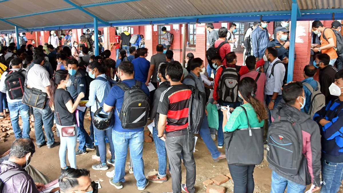 वैदेशिक अध्ययन शाखामा एनओसी लिने विद्यार्थीको थामिनसक्नु भिड