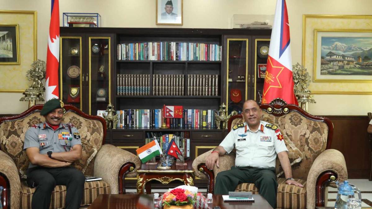 प्रधान सेनापतिसँग भारतीय सेनाका लेफ्टिनेन्ट जनरलको भेटवार्ता